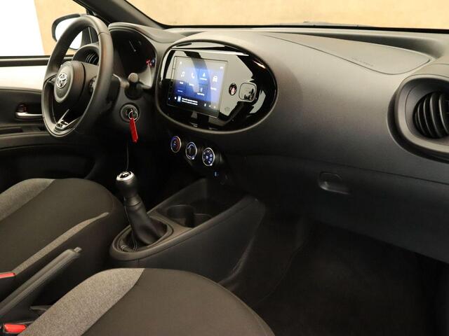 Toyota AYGO X 1.0 VVT-i MT Play - ORIGINEEL NEDERLANDSE AUTO - AIRCO - ADAPTIEVE CRUISE CONTROL - ACHTERUITRIJCAMERA - BLUETOOTH - LICHTSENSOR - DAB RADIO