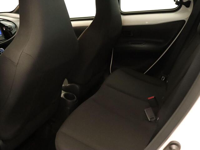 Toyota AYGO X 1.0 VVT-i MT Play - ORIGINEEL NEDERLANDSE AUTO - AIRCO - ADAPTIEVE CRUISE CONTROL - ACHTERUITRIJCAMERA - BLUETOOTH - LICHTSENSOR - DAB RADIO