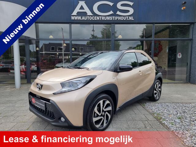 Toyota AYGO X 1.0 VVT-i | Bi-Tone | 2024 | Carplay | Camera | Slechts 8dkm | Nieuwstaat!