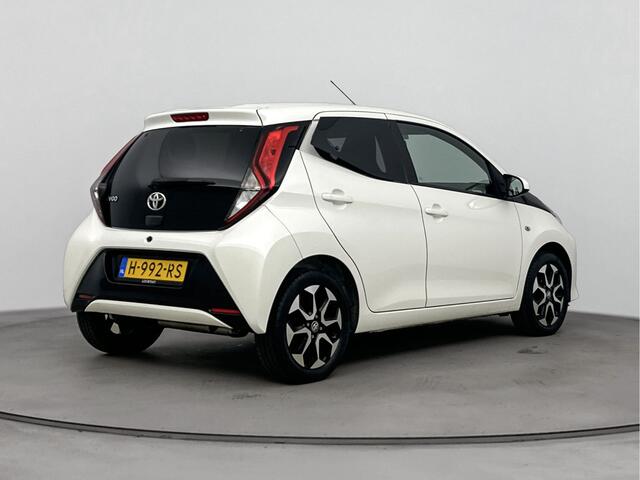 Toyota AYGO 1.0 VVT-i X-Joy | Apple Carplay -/ Android Auto | Achteruitrij Camera | Lichtmetalen Velgen 15" |