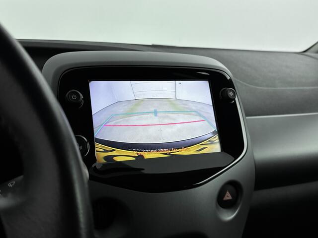 Toyota AYGO 1.0 VVT-i X-Joy | Apple Carplay -/ Android Auto | Achteruitrij Camera | Lichtmetalen Velgen 15" |