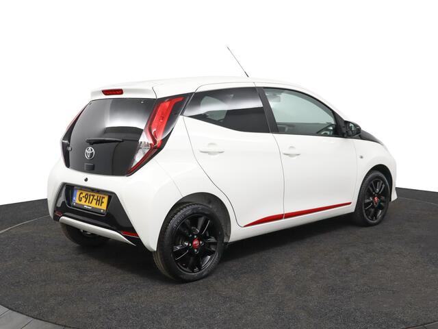 Toyota AYGO 1.0 VVT-i x-cite | Climate control | Lichmetalen velgen | Camera |