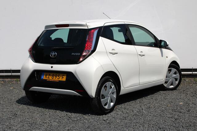 Toyota AYGO 1.0 VVT-i x-play Achteruitrijcamera, Airco, Bluetooth, Elektrische Ramen
