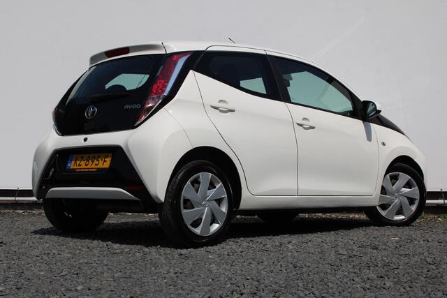 Toyota AYGO 1.0 VVT-i x-play Achteruitrijcamera, Airco, Bluetooth, Elektrische Ramen