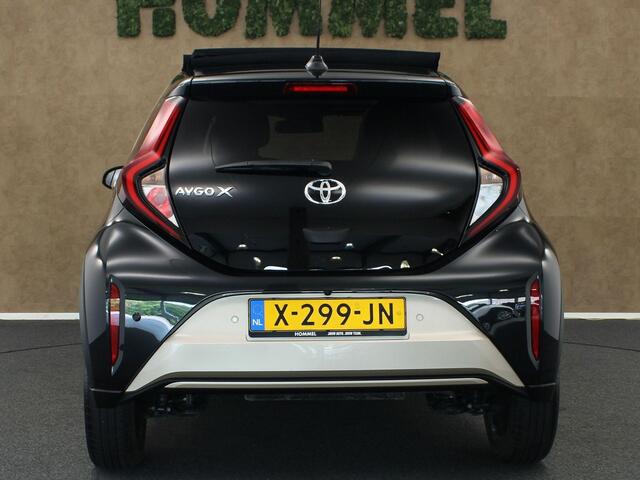 Toyota AYGO X 1.0 VVT-i MT Premium - ORIGINEEL NEDERLANDSE AUTO - CARBIO DAK - PARKEERSENSOREN VOOR EN ACHTER - DRAADLOZE APPLE CARPLAY/ANDROID AUTO - DRAADLOZE TELEFOONLADER - VOORSTOELEN VERWARMD - NAVIGATIE