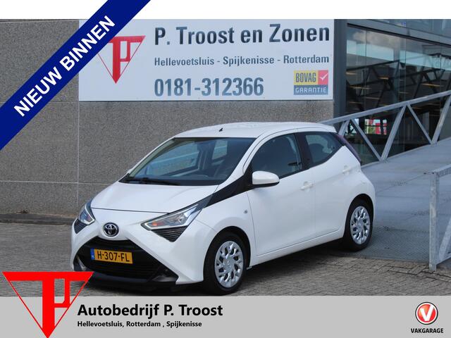 Toyota AYGO 1.0 VVT-i x-play Orig. NL/Navigatie/Achteruitrijcamera/Apple carplay/Airco/Bluetooth/Toerenteller/Multifunctioneel stuurwiel/LED koplampen/Elektrisch verstelbare spiegels/Elektrische ramen.
