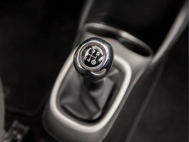 Toyota AYGO 1.0 VVT-i x-sport (APPLE CARPLAY, NAVIGATIE, CAMERA, SPORTSTOELEN, GETINT GLAS, CRUISE, LM VELGEN, ELEK RAMEN, NIEUWE APK, NIEUWSTAAT)