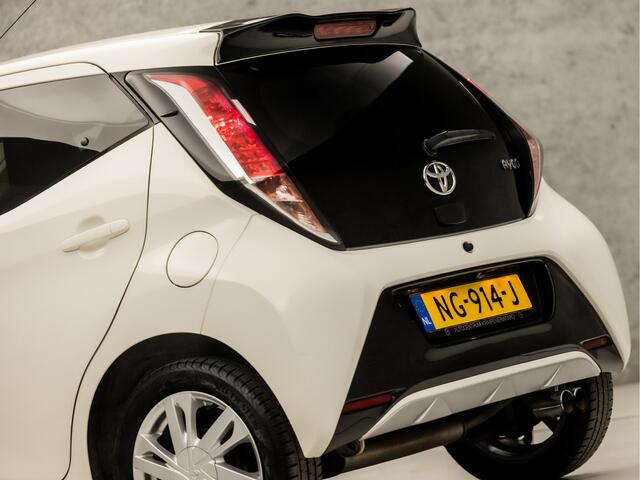 Toyota AYGO 1.0 VVT-i x-sport (APPLE CARPLAY, NAVIGATIE, CAMERA, SPORTSTOELEN, GETINT GLAS, CRUISE, LM VELGEN, ELEK RAMEN, NIEUWE APK, NIEUWSTAAT)