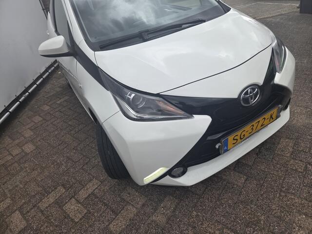 Toyota AYGO 1.0 VVT-i x-play