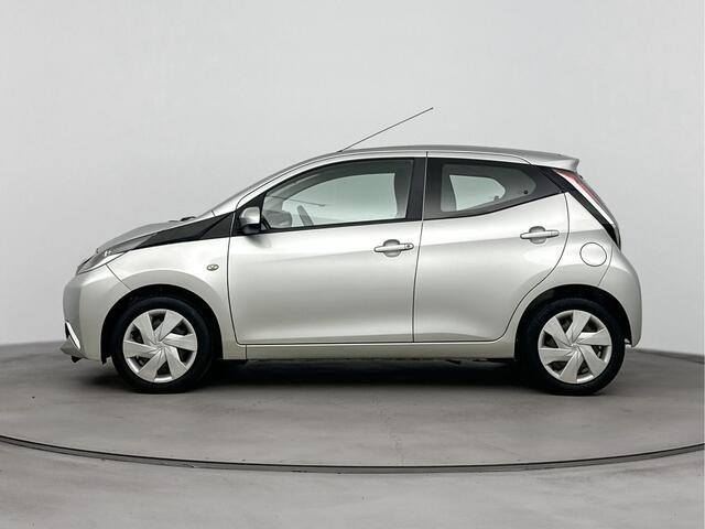 Toyota AYGO 1.0 VVT-i x-play Limited 5-Drs | Airco | Metallic Lak | 12 maanden BOVAG garantie |