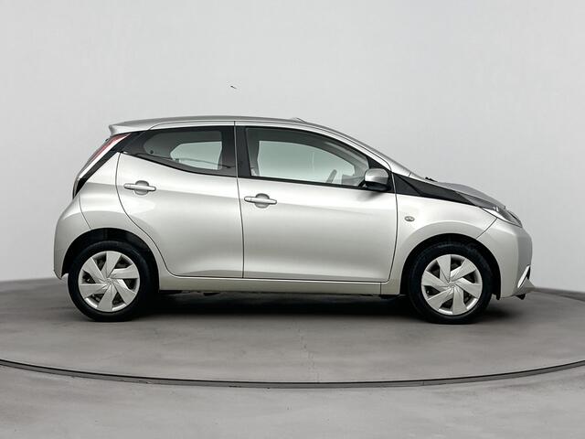 Toyota AYGO 1.0 VVT-i x-play Limited 5-Drs | Airco | Metallic Lak | 12 maanden BOVAG garantie |