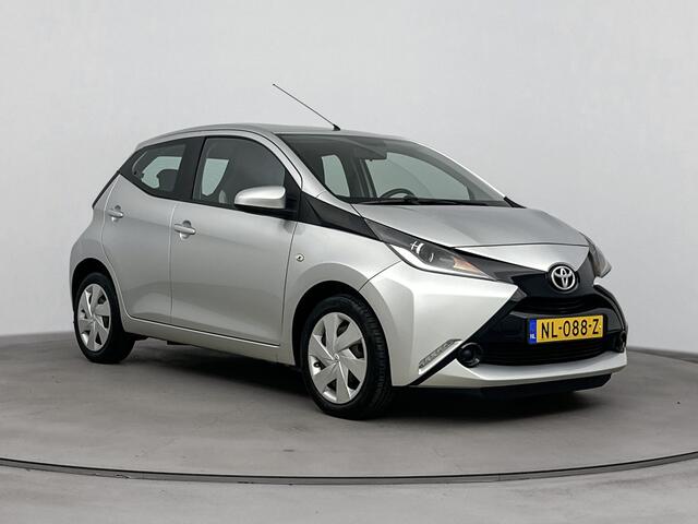 Toyota AYGO 1.0 VVT-i x-play Limited 5-Drs | Airco | Metallic Lak | 12 maanden BOVAG garantie |