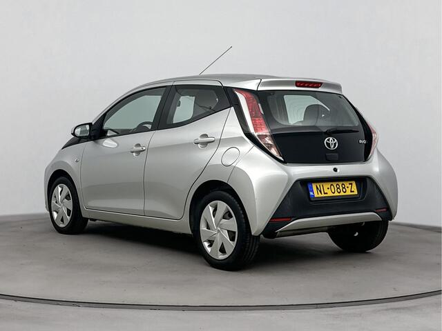 Toyota AYGO 1.0 VVT-i x-play Limited 5-Drs | Airco | Metallic Lak | 12 maanden BOVAG garantie |