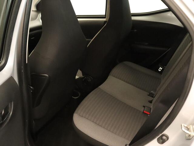 Toyota AYGO 1.0 VVT-i x-play limited - AIRCO - APPLE CARPLAY/ANDROID AUTO - BLUETOOTH TELEFOONVOORBEREIDING - ELEKTRISCHE RAMEN VOORZIJDE - LED DAGRIJVERLICHTING - MULTIFUNCTIONEEL STUURWIEL