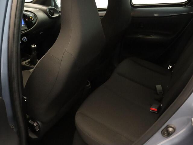 Toyota AYGO X 1.0 VVT-i MT Play - ORIGINEEL NEDERLANDSE AUTO - ADAPTIEVE CRUISE CONTROL - ACHTERUITRIJCAMERA - AIRCO - APPLE CARPLAY/ANDROID AUTO - ELEKTRONISCHE RAMEN VOORZIJDE - LED DAGRIJVERLICHTING