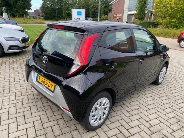Toyota AYGO 1.0 VVT-I X-PLAY