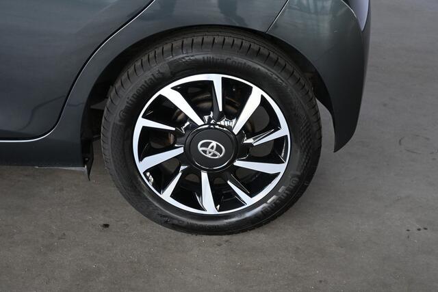 Toyota AYGO 1.0 VVT-i x-play 5-deurs Airco Elektrisch pakket Dakdragers Achteruitrijcamera Multimediascherm Lichtmetaal 100% Onderhouden Inruil Mogelijk!