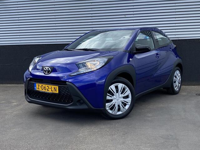 Toyota AYGO X 1.0 VVT-i MT Play Apple CarPlay/Android Auto navigatie, achteruitrij camera, Nieuw geleverd, NL-auto, 1e eign. adaptieve cruise control,