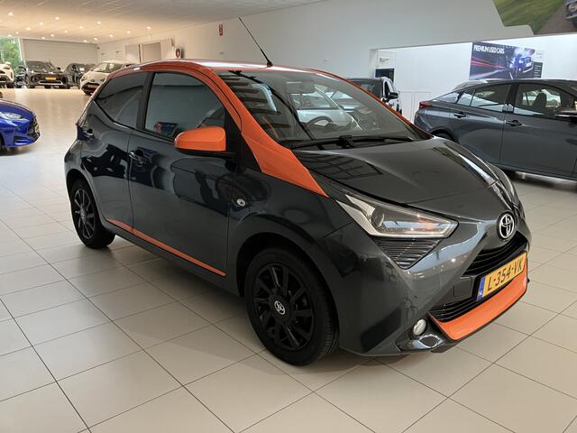 Toyota AYGO 1.0 VVT-i x-JBL | Apple Carplay | Dealeronderhouden | Climate Control |