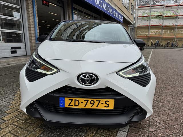 Toyota AYGO 1.0 VVT-i x-fun NAP | 1e Eigenaar | Airco | Carbon | Uniek | Led | Bluetooth | Dealeronderhouden |