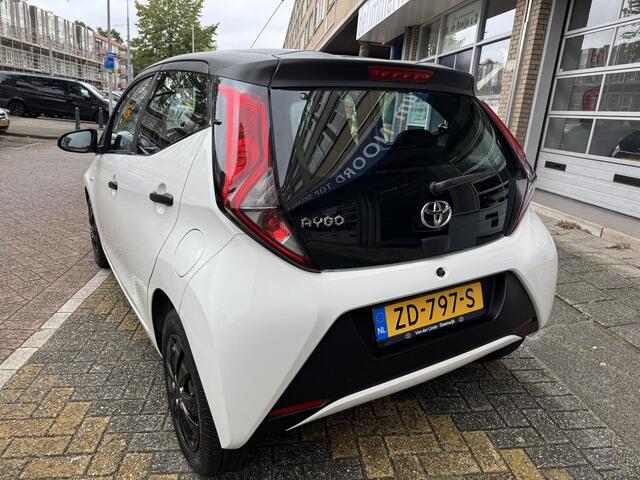 Toyota AYGO 1.0 VVT-i x-fun NAP | 1e Eigenaar | Airco | Carbon | Uniek | Led | Bluetooth | Dealeronderhouden |