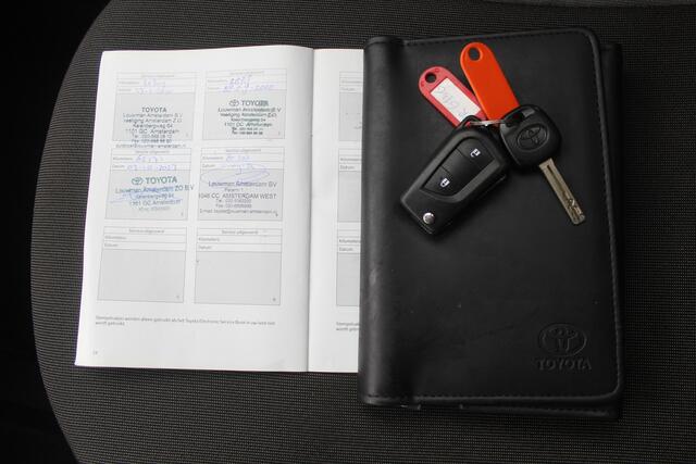 Toyota AYGO 1.0 VVT-i x-play Navigatie/Apple carplay/Airco/Achteruitrijcamera/Toerenteller/Elektrische ramen/Elektrisch verstelbare spiegels.