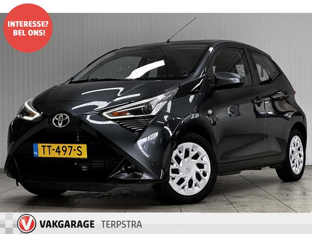 Toyota AYGO 1.0 VVT-i x-play/ Camera/ NAVI!/ Airco/ C.V. Afstand/ Elek. pakket/ Isofix/ Bluetooth/ Multi. LEDER. Stuur/ LED Dagrijverl.