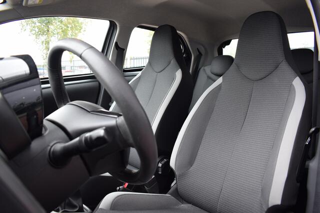 Toyota AYGO 1.0 VVT-i x-play | Apple CarPlay | Camera | Cruise | Airco