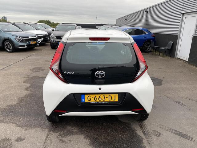 Toyota AYGO 1.0 VVT-i x-fun Lage KM stand, Bluetooth, airconditioning, start/stop systeem, centrale deurvergrendeling, achterbank neerklapbaar! BTW-auto