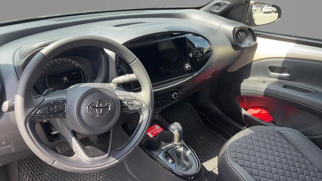 Toyota AYGO X 1.0 VVT-i S-CVT Automaat Premium / Navigatie / Stoelverwarming / Camera