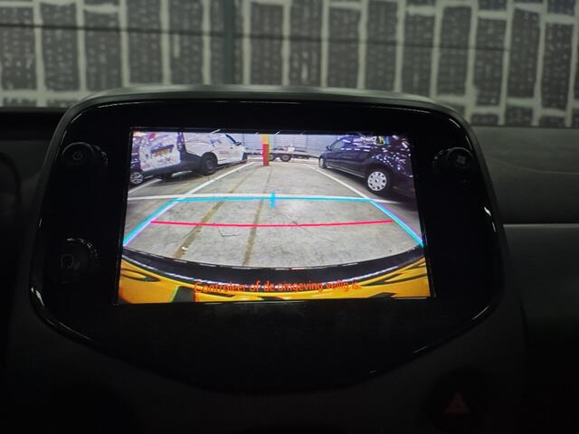 Toyota AYGO 1.0 VVT-i x-play AUT! Camera! Carplay! VERWACHT!!