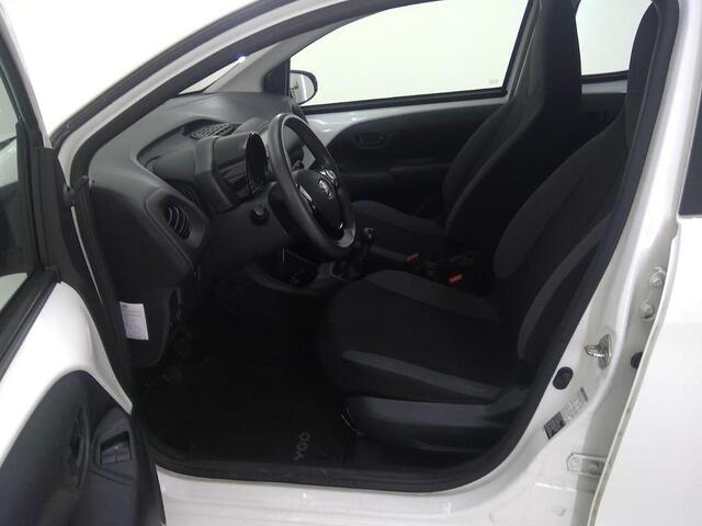 Toyota AYGO 1.0 VVT-i x-fun Airco Cruise control Trekhaak Bluetooth 1e Eigenaar Dealeronderhouden