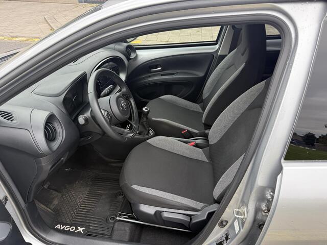 Toyota AYGO X 1.0 VVT-i MT first 17'' LMV / Carplay / Stoelverwarming