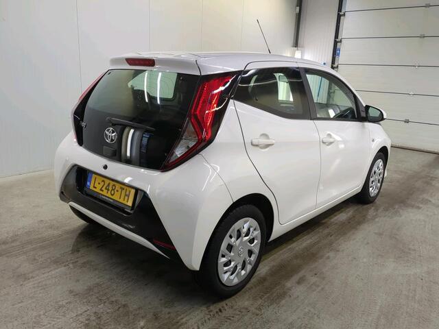 Toyota AYGO 1.0 VVT-i x-play AUT! 1e Eig! Camera! Carplay! VERWACHT!