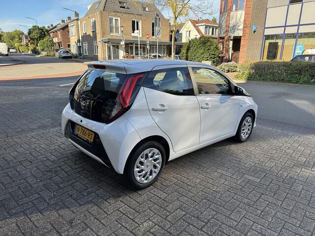 Toyota AYGO 1.0 VVT-i Automaat x-play All-in Prijs Cruise/Carplay/Airco/Camera
