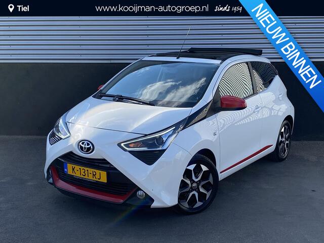 Toyota AYGO 1.0 VVT-i x-joy cabrio Sportieve auto met rode accenten en een Cabriodak! Airconditioning, achteruitrij camera, Apple Carplay/Android Auto, start/stop systeem