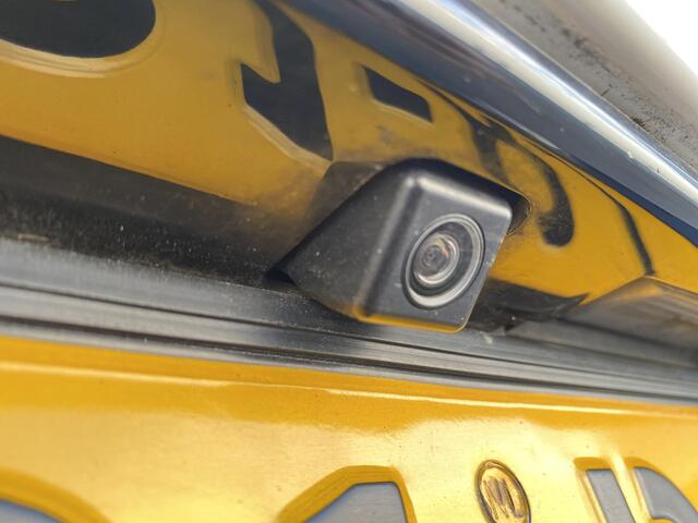 Toyota AYGO 1.0 VVT-i x-joy cabrio Sportieve auto met rode accenten en een Cabriodak! Airconditioning, achteruitrij camera, Apple Carplay/Android Auto, start/stop systeem