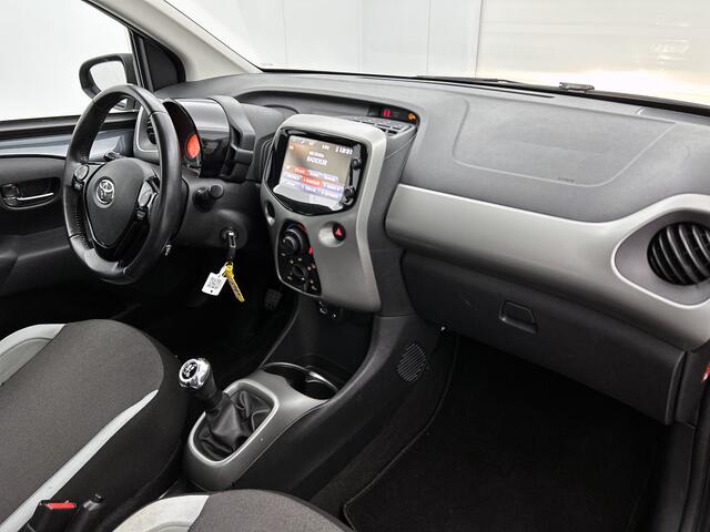 Toyota AYGO 1.0 VVT-i x-play | Navigatie | Airco | Metallic Lak | Dealer Onderhouden |