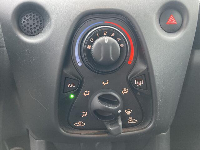 Toyota AYGO 1.0 VVT-i x-fun lage km stand! | Airco | Blue tooth | Elektrisch pakket