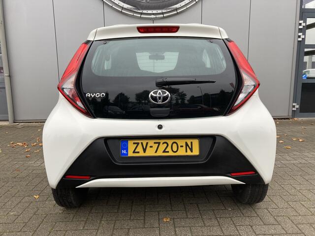 Toyota AYGO 1.0 VVT-i x-fun lage km stand! | Airco | Blue tooth | Elektrisch pakket