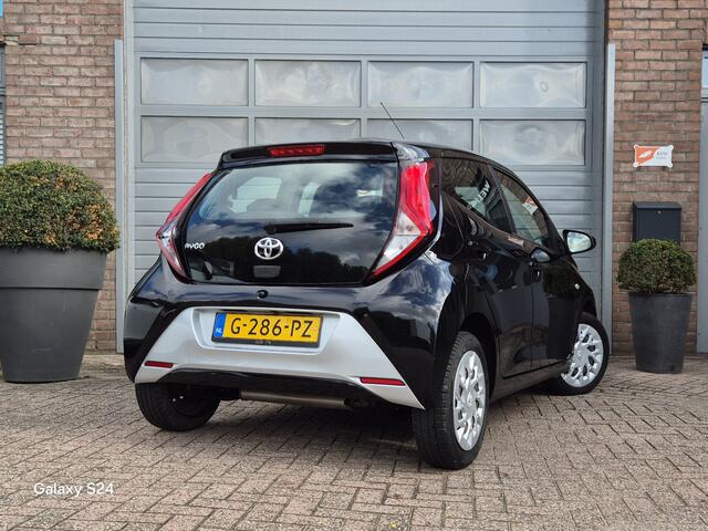 Toyota AYGO 1.0 VVT-i x-play limited Navigatie, Bluetooth, Cruise-Control, Camera.