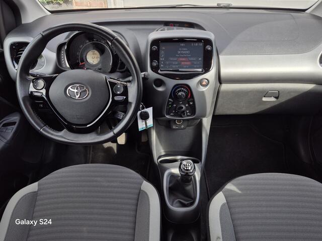 Toyota AYGO 1.0 VVT-i x-play limited Navigatie, Bluetooth, Cruise-Control, Camera.