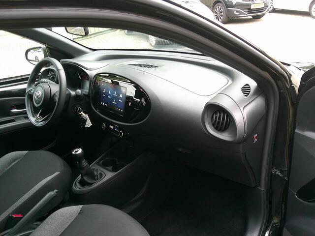 Toyota AYGO X 1.0 VVT-i MT Play