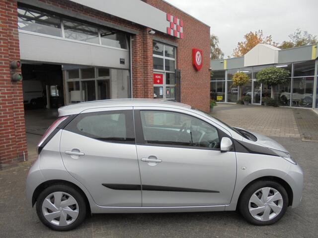 Toyota AYGO 1.0 VVT-i x-play||Cruise||Airco||Rijklaar||