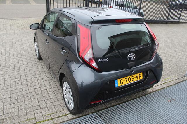 Toyota AYGO 1.0 VVT-i x-play Achteruitrijcamera/App connect/Airco/Orig. NL auto