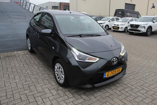 Toyota AYGO 1.0 VVT-i x-play Achteruitrijcamera/App connect/Airco/Orig. NL auto