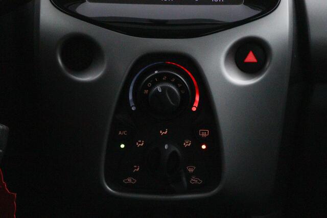 Toyota AYGO 1.0 VVT-i x-play | Airco | Parkeercamera | Apple carplay - Android auto |