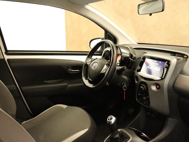 Toyota AYGO 1.0 VVT-i x-play - ACHTERUITRIJCAMERA - APPLE CARPLAY/ANDROID AUTO - BLUETOOTH TELEFOONVOORBEREIDING - LED VERLICHTING - CLIMATE CONTROL / AIRCO - MULTIFUNCTIONEEL STUURWIEL