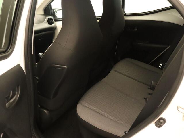 Toyota AYGO 1.0 VVT-i x-play - ACHTERUITRIJCAMERA - APPLE CARPLAY/ANDROID AUTO - BLUETOOTH TELEFOONVOORBEREIDING - LED VERLICHTING - CLIMATE CONTROL / AIRCO - MULTIFUNCTIONEEL STUURWIEL