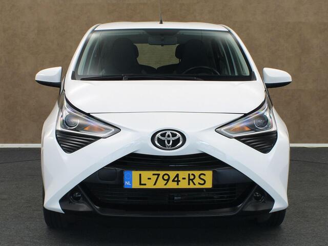 Toyota AYGO 1.0 VVT-i x-play - ACHTERUITRIJCAMERA - APPLE CARPLAY/ANDROID AUTO - BLUETOOTH TELEFOONVOORBEREIDING - LED VERLICHTING - CLIMATE CONTROL / AIRCO - MULTIFUNCTIONEEL STUURWIEL